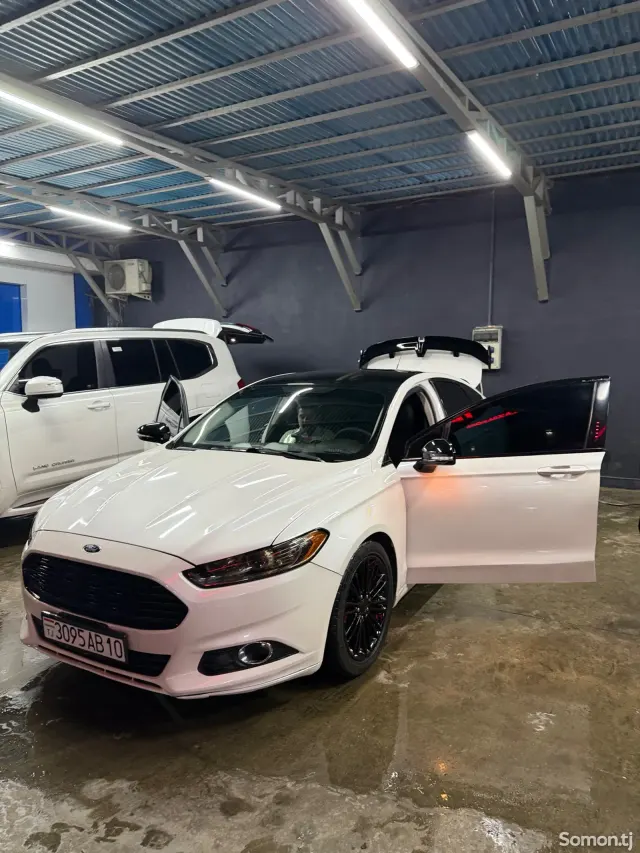Ford Fusion 2015 · 1.6 AT