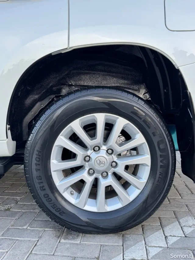 Toyota Land Cruiser Prado 2017 · 4.0 AT