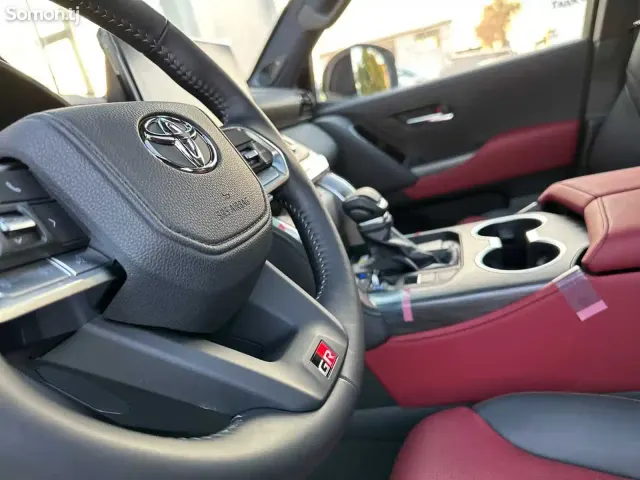 Toyota Land Cruiser 2025 · 3.5 AT