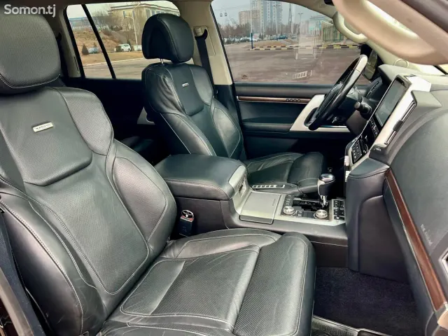 Toyota Land Cruiser 2018 · 4.5 AT