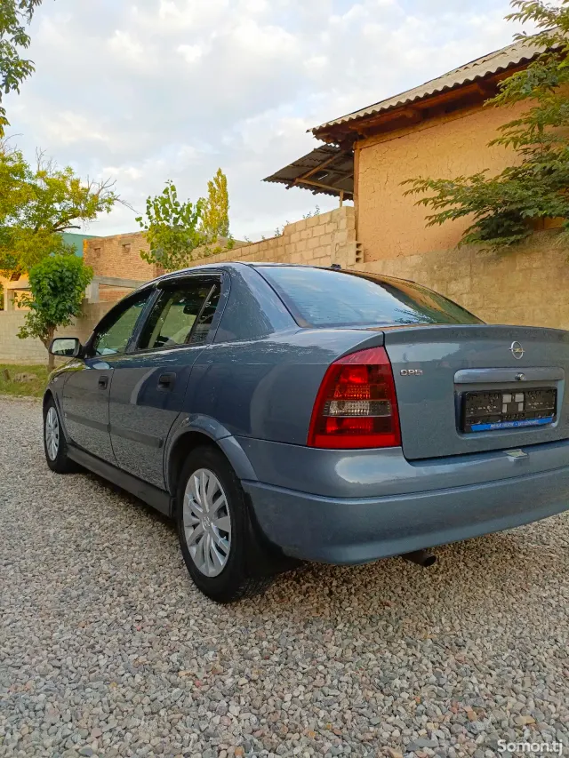 Opel Astra G 1999 · 1.6 MT