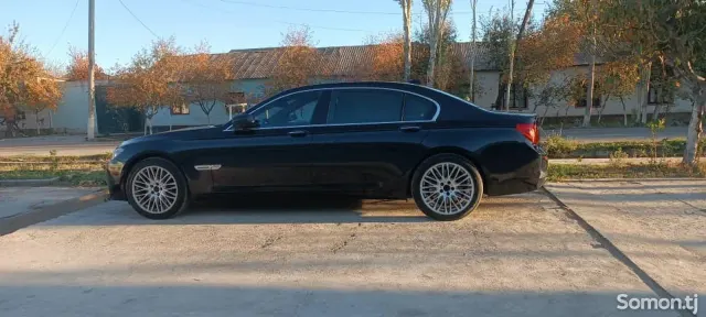 BMW 7 series 2011 · 4.4 AT