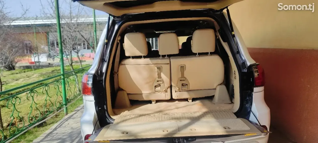 Lexus LX series 2008 · 5.7 AT