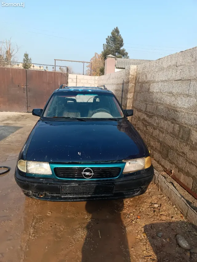 Opel Astra F 1993 · 1.6 MT