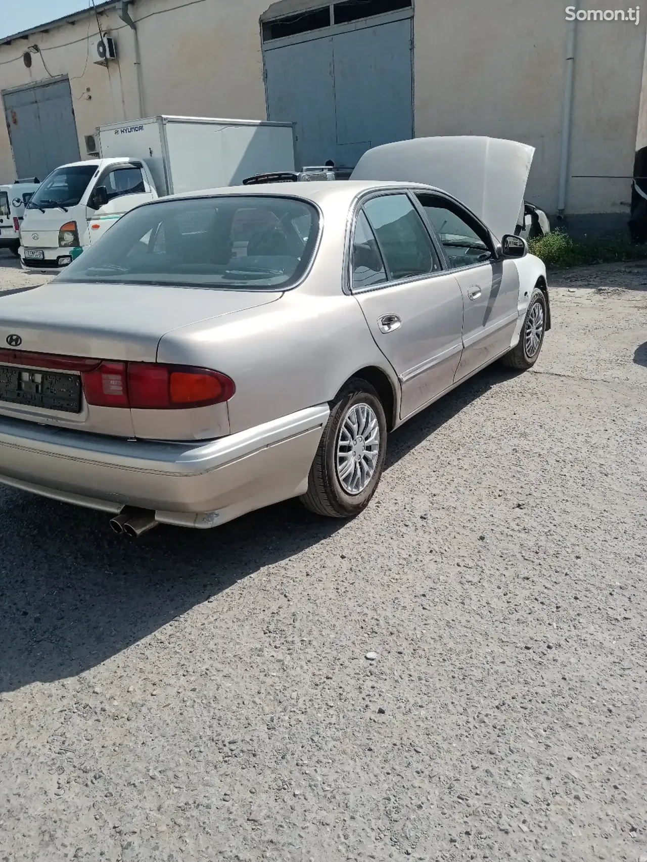Hyundai Sonata 1995 · 1.8 MT
