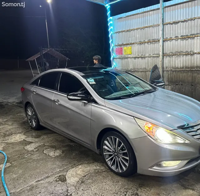 Hyundai Sonata 2010 · 2.0 AT