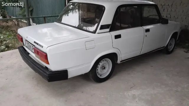Lada (ВАЗ) 2107 2000 · 1.3 MT