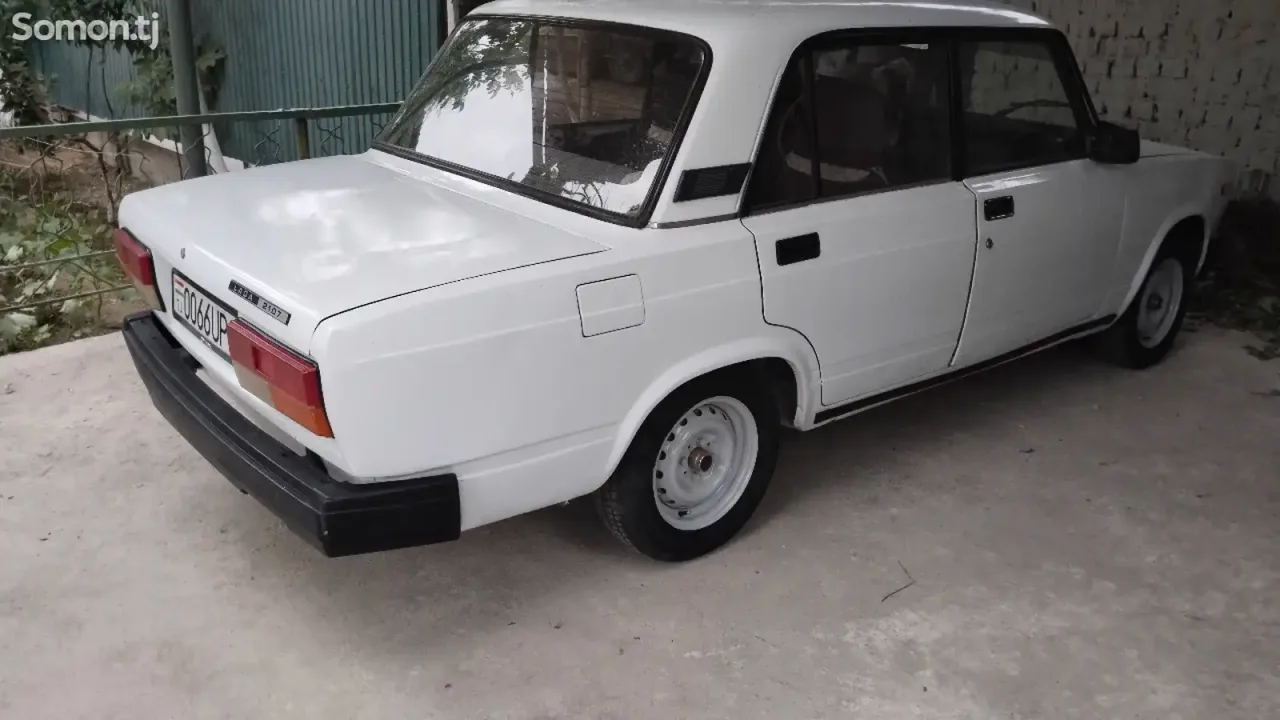 Lada (ВАЗ) 2107 2000 · 1.3 MT