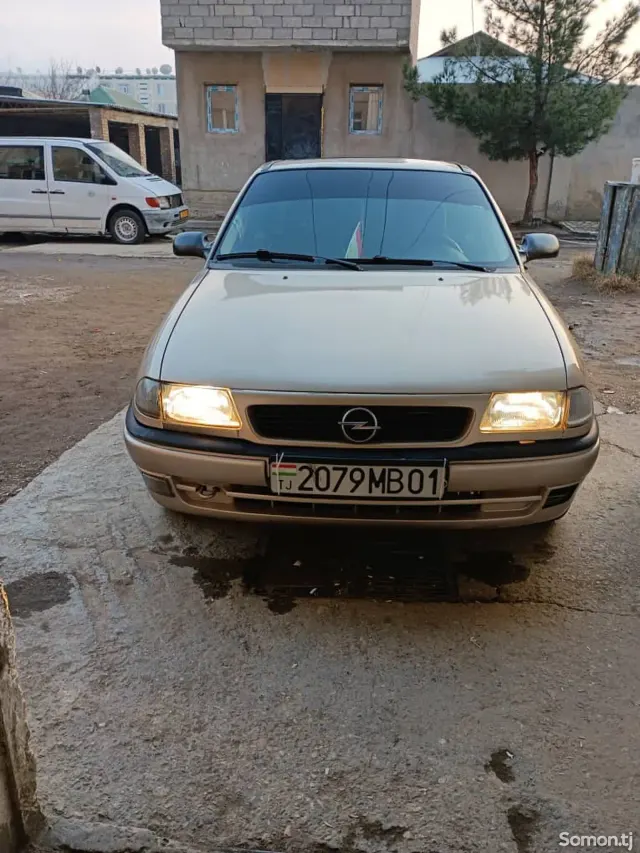 Opel Astra F 1997 · 1.6 MT
