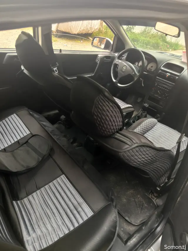 Opel Astra G 1998 · 1.6 MT