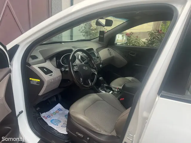 Hyundai Tucson 2015 · 2.4 AT
