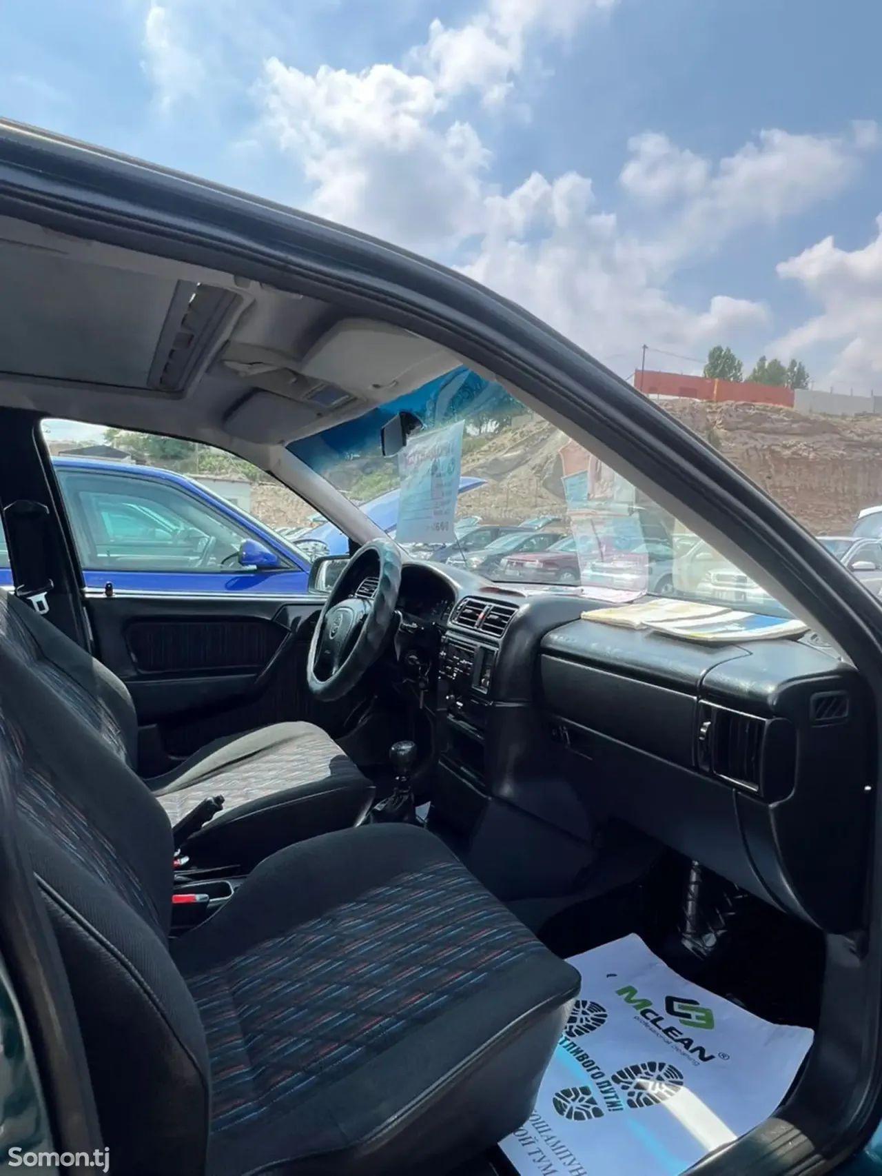 Opel Vectra A 1994 · 1.6 MT