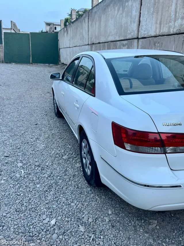 Hyundai Sonata 2009 · 2.4 AT
