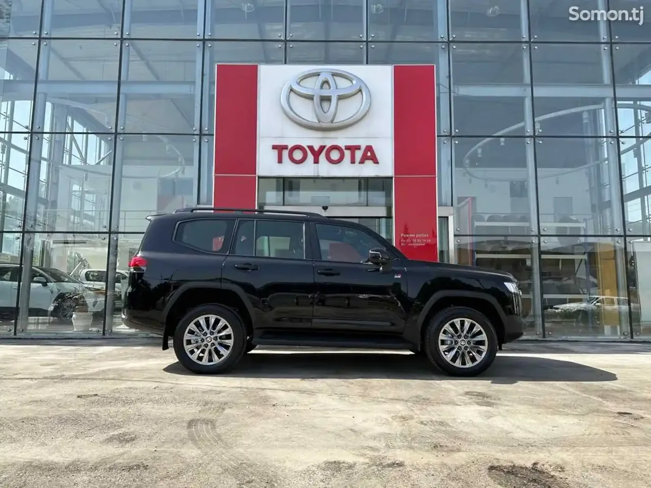 Toyota Land Cruiser 2025 · 3.5 AT