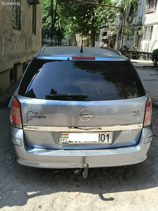 Opel Astra H 2008 · 1.6 MT