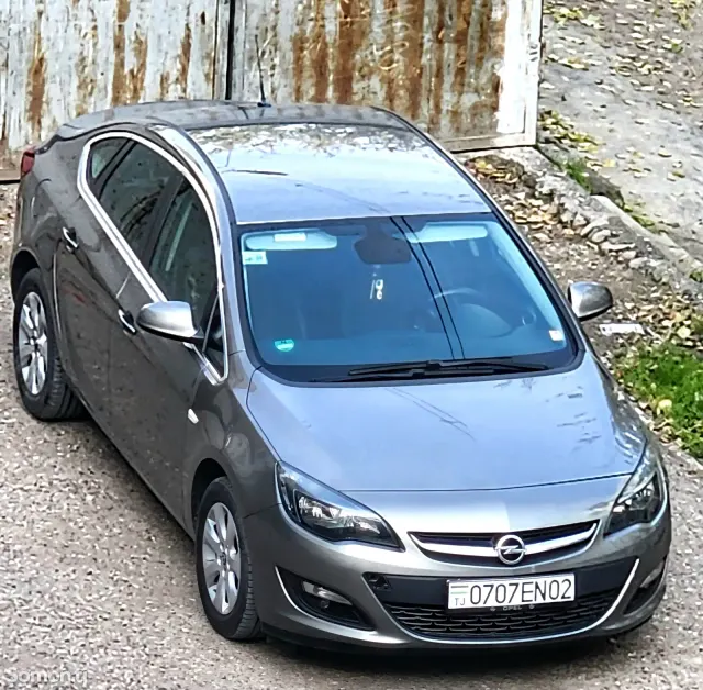 Opel Astra J 2016 · 1.4 MT