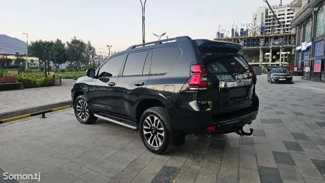 Toyota Land Cruiser Prado 2011 · 3.0 AT