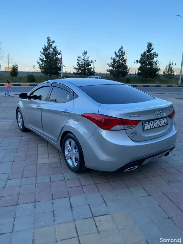 Hyundai Avante 2013 · 1.6 AT