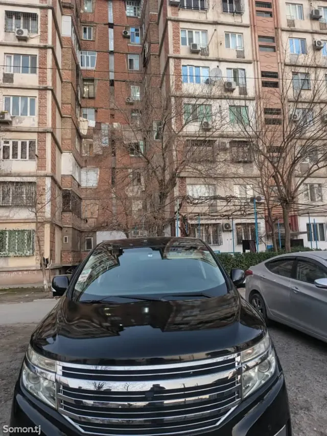 Nissan Elgrand 2011 · 2.4 AT