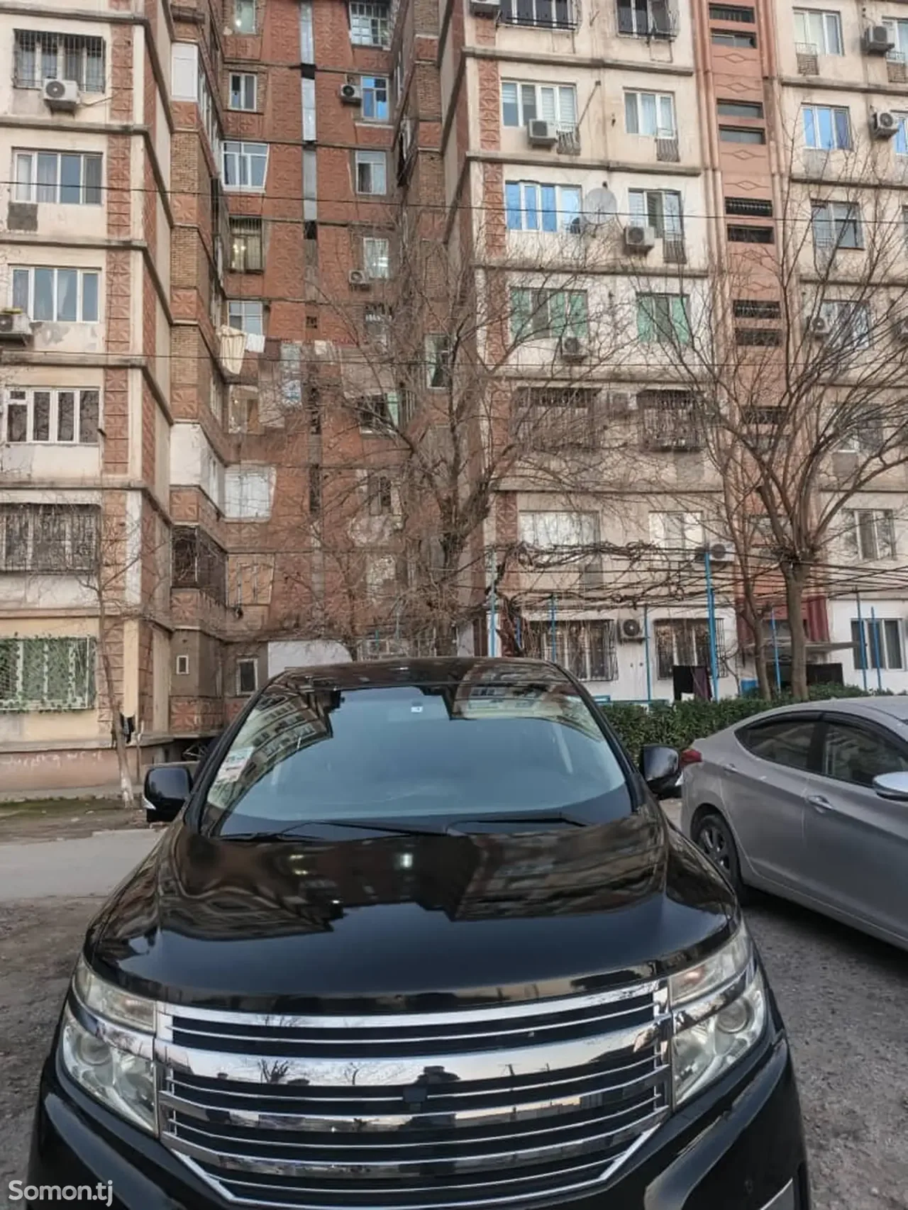 Nissan Elgrand 2011 · 2.4 AT