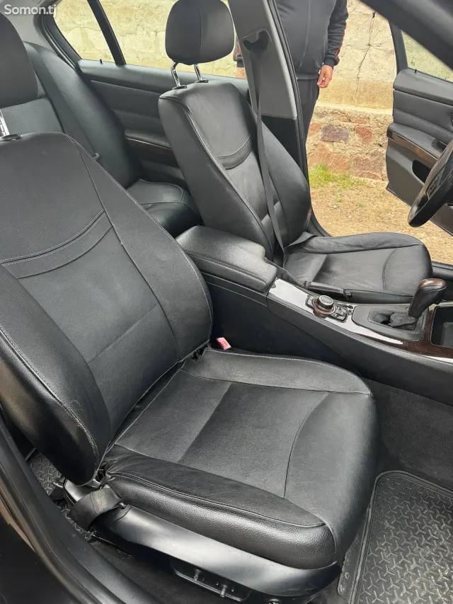 BMW 3 series 2011 · 3.0 AT