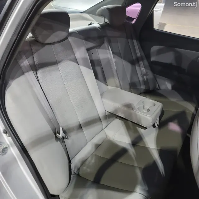 Hyundai Avante 2009 · 1.6 AT