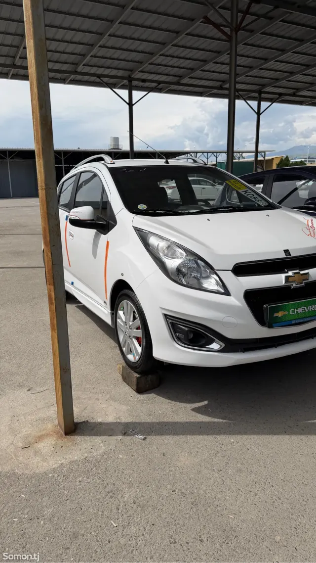Chevrolet Spark 2014 · 1.0 AT