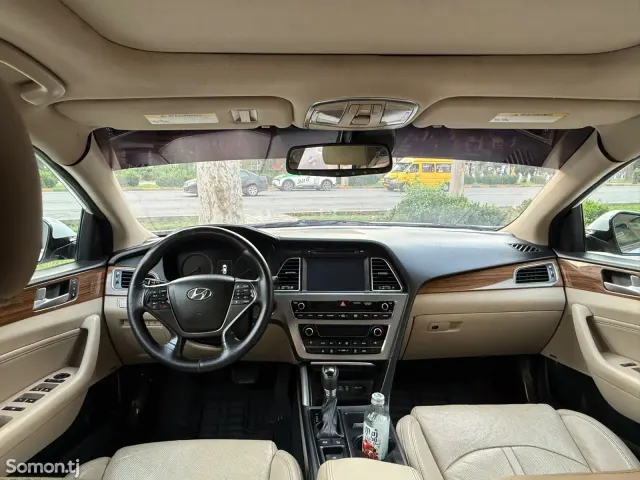 Hyundai Sonata 2015 · 2.4 AT