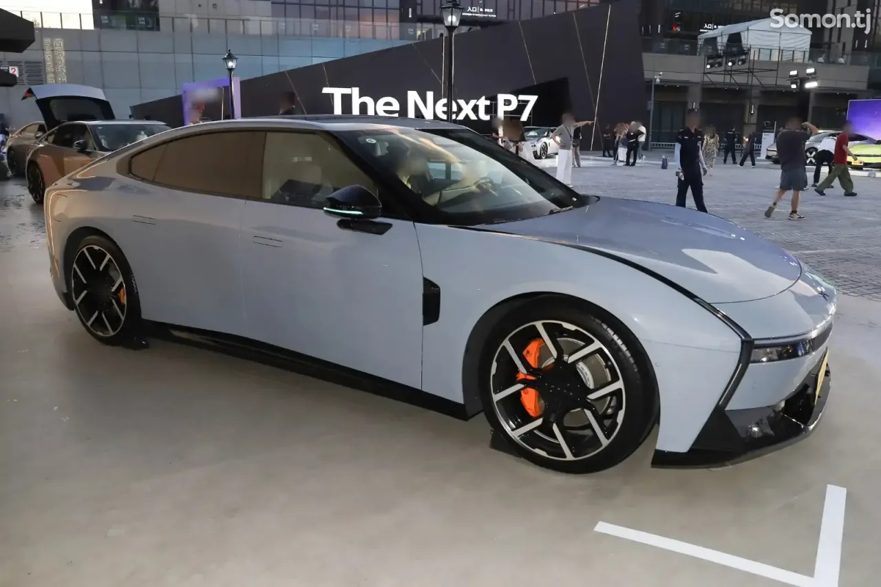 Xpeng P7 2025 · AT