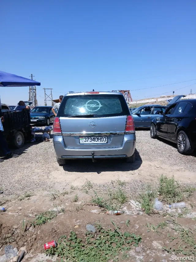 Opel Zafira 2006 · 2.2 MT