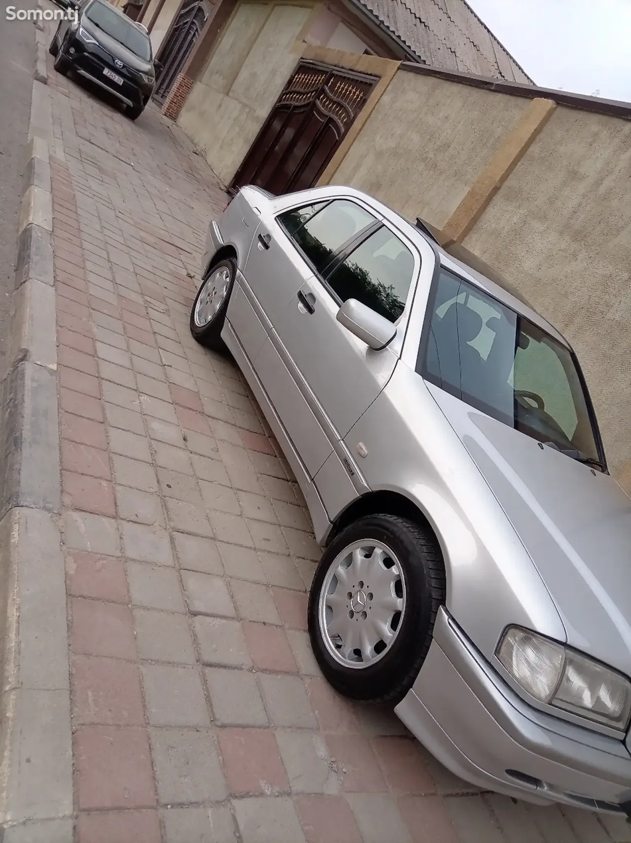 Mercedes-Benz C class 2000 · 2.4 AT