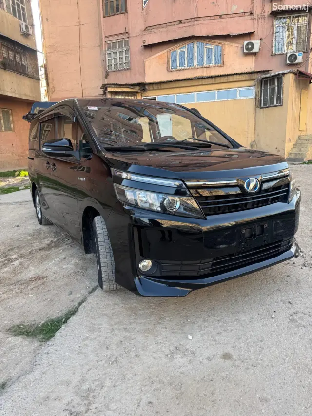 Toyota Voxy 2014 · 1.8 CVT