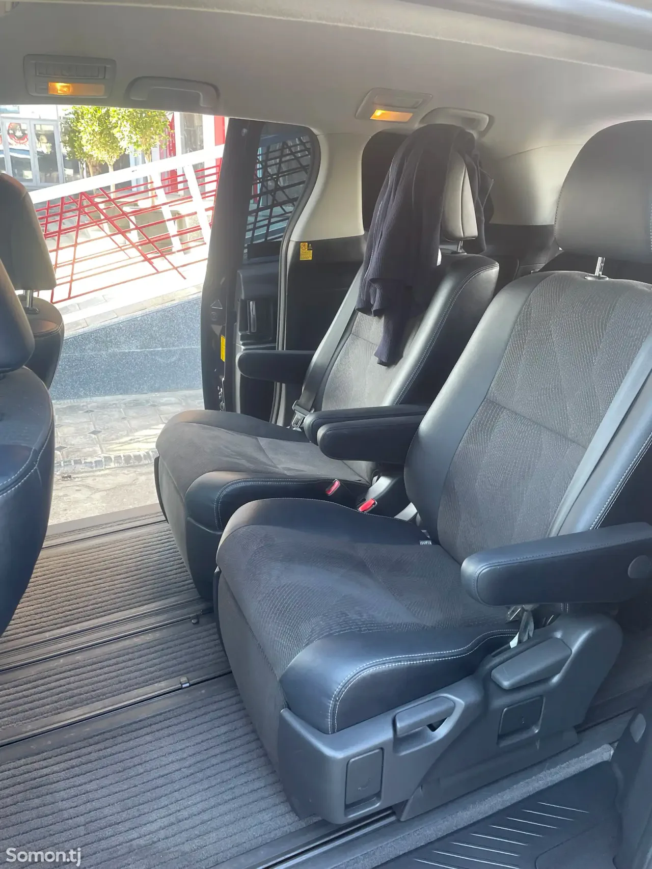 Toyota Estima 2014 · 2.4 AT