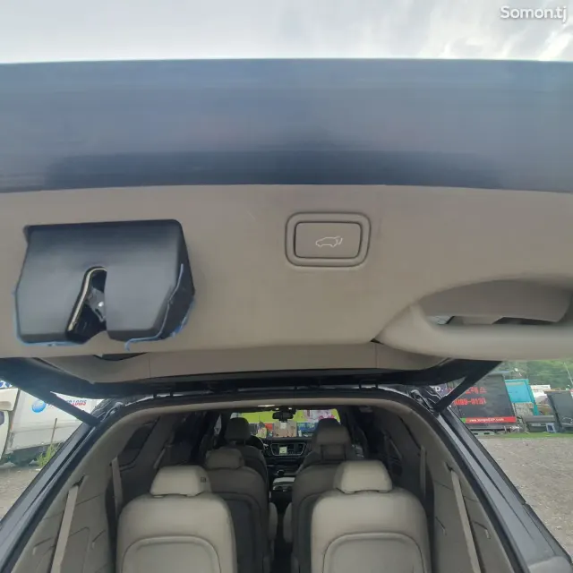 Kia Carnival 2015 · 2.2 AT