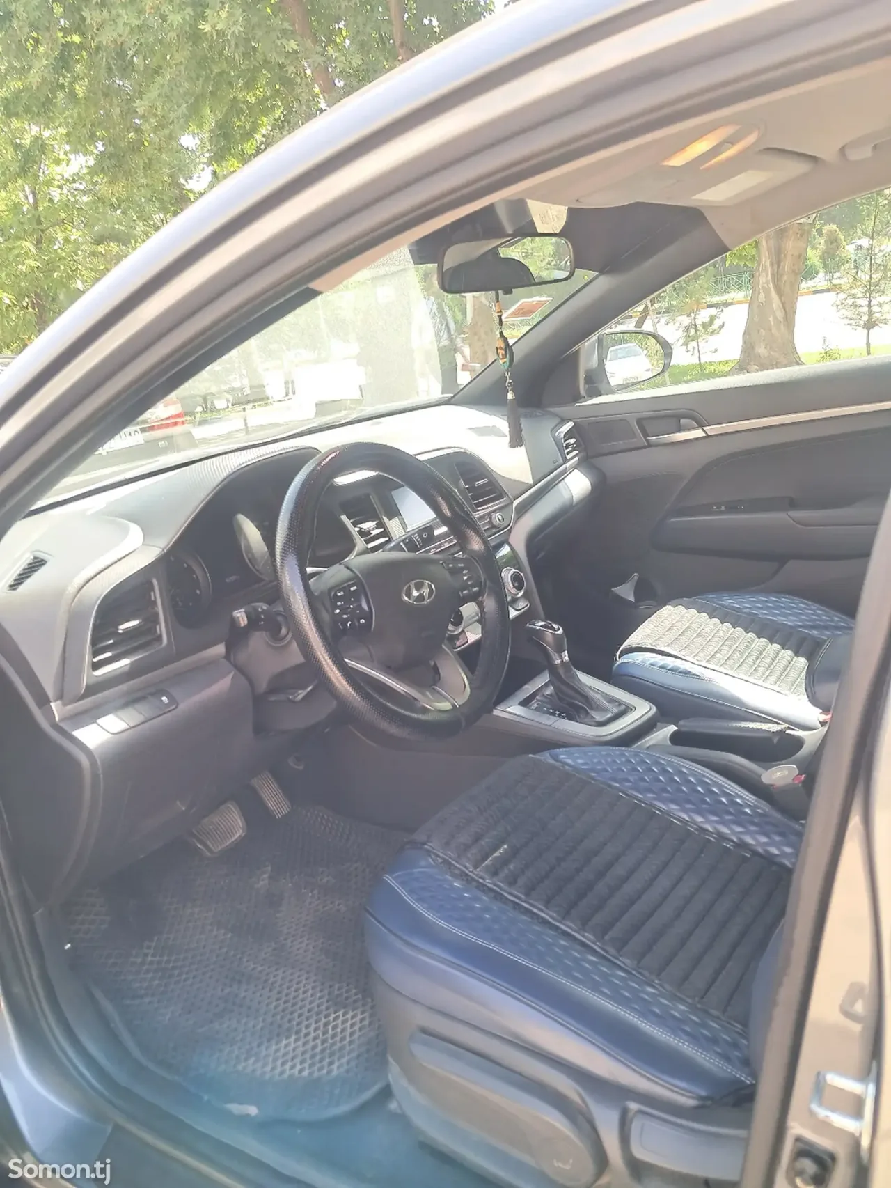 Hyundai Elantra 2019 · 1.8 AT