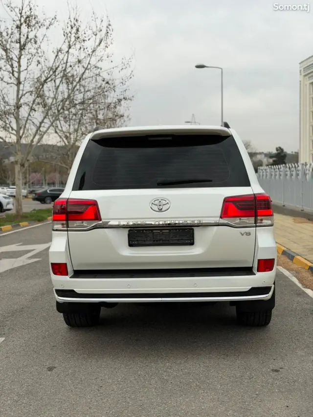 Toyota Land Cruiser 2017 · 4.5 AT
