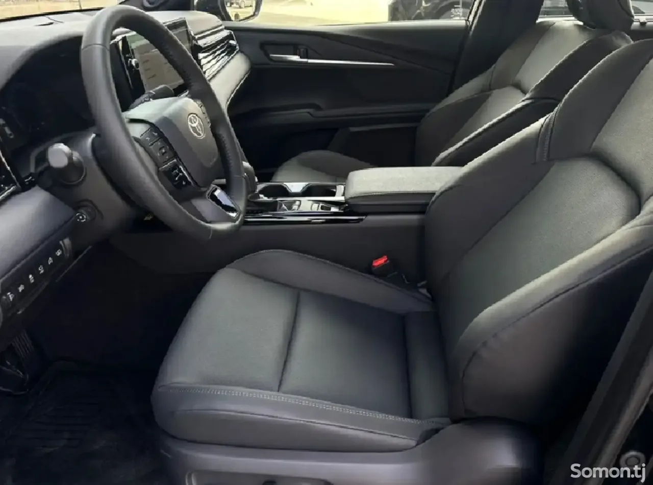 Toyota Camry 2025 · 2.5 AT