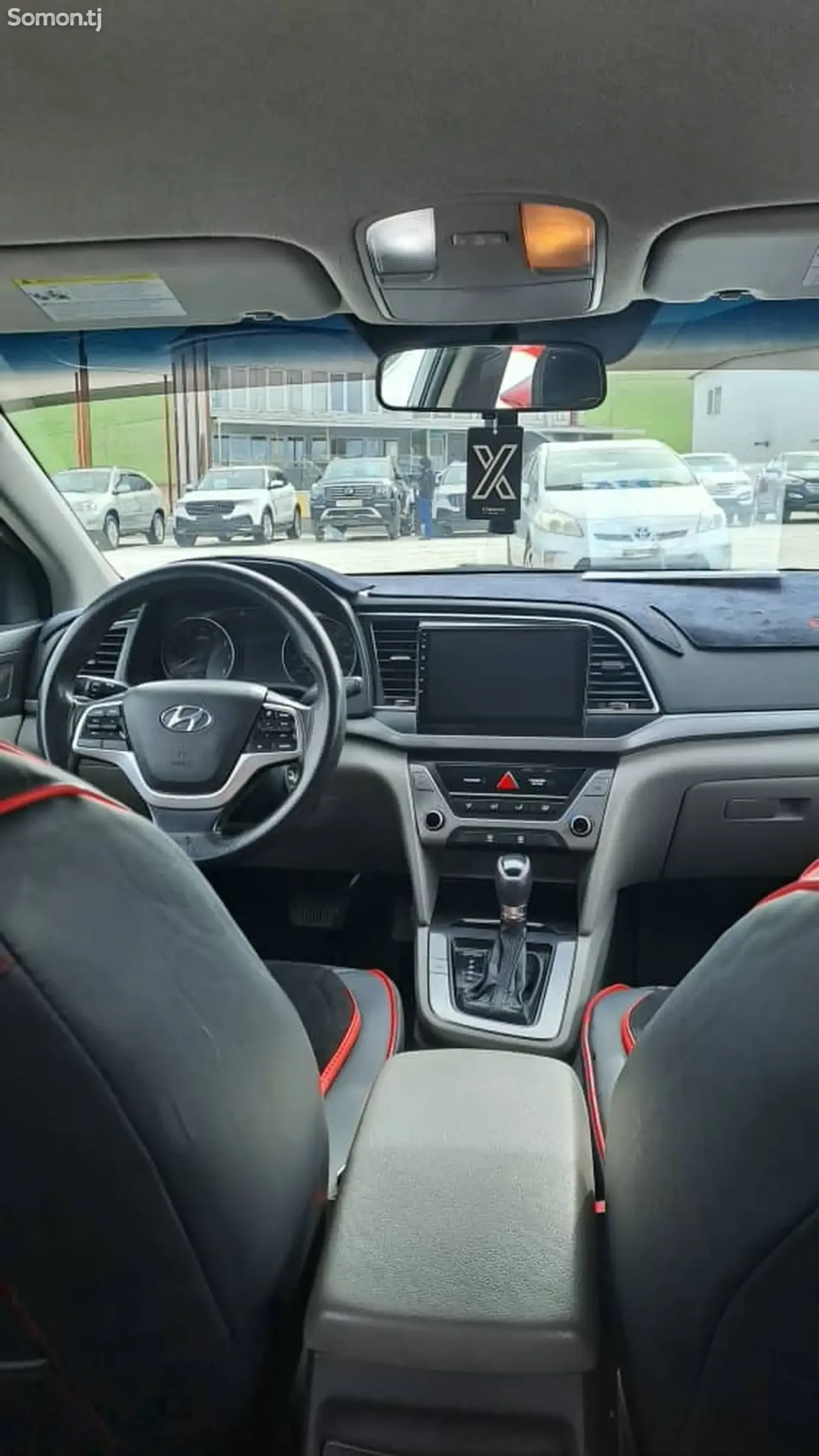 Hyundai Elantra 2016 · 2.0 AT