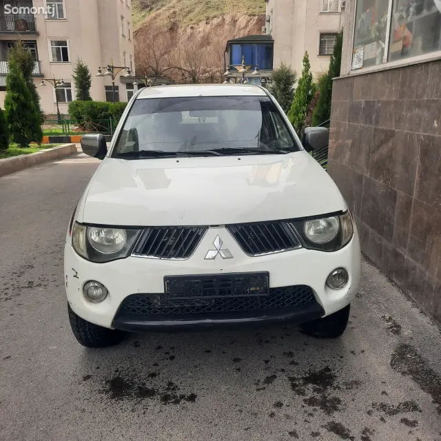 Mitsubishi L200 2009 · 2.4 MT