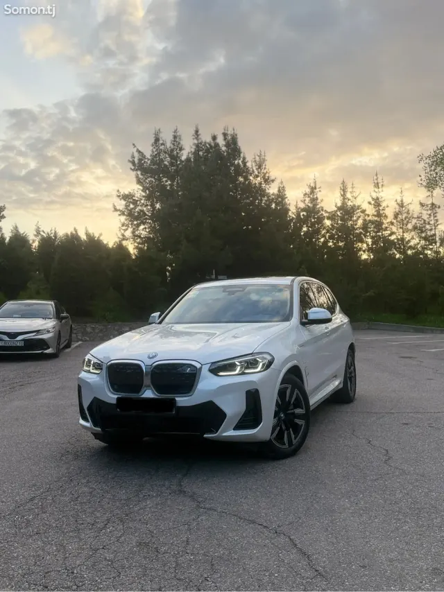 BMW iX 2025 · 3.0 AT