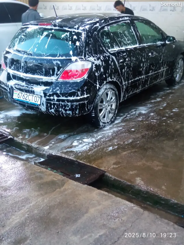 Opel Astra H 2007 · 1.6 MT