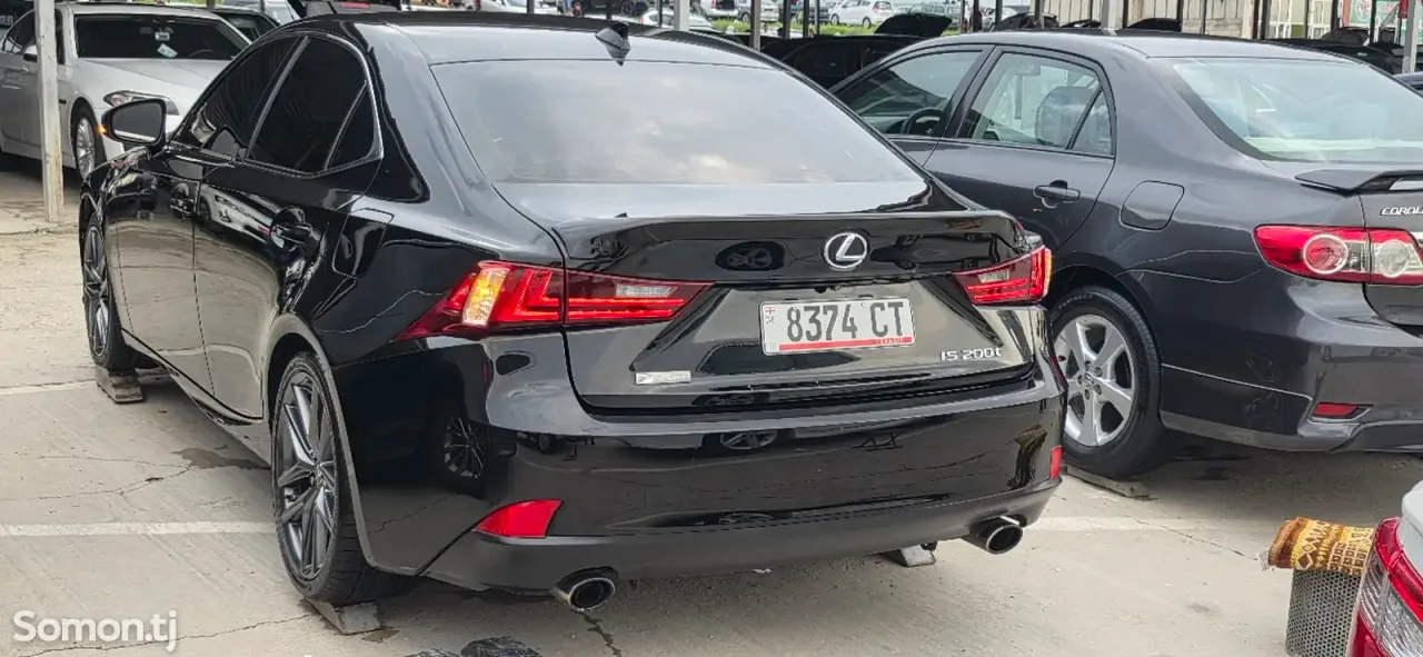 Lexus IS series 2016 · 2.0 AT