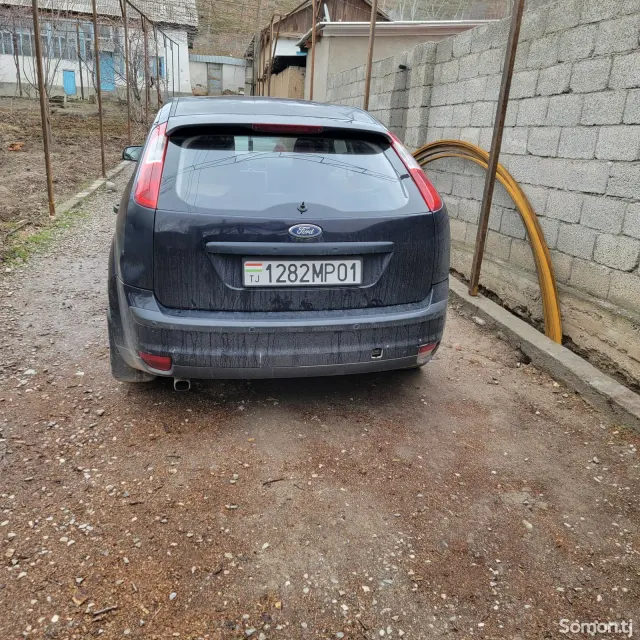 Ford Focus 2005 · 1.6 MT