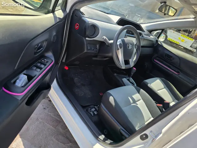 Toyota Aqua 2014 · 1.5 AT