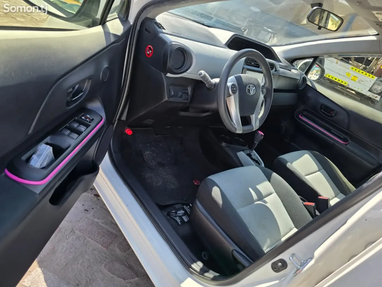 Toyota Aqua 2014 · 1.5 AT
