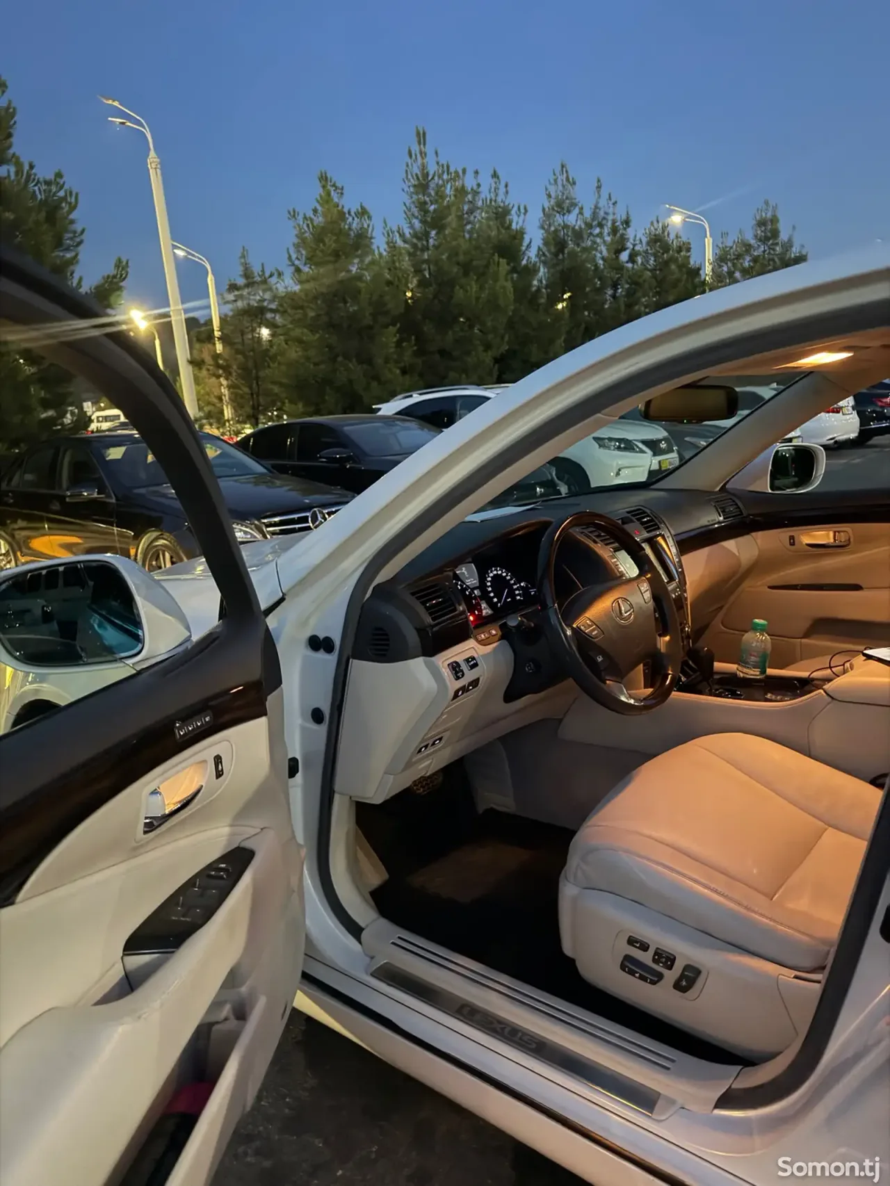 Lexus LS series 2009 · 4.6 AT