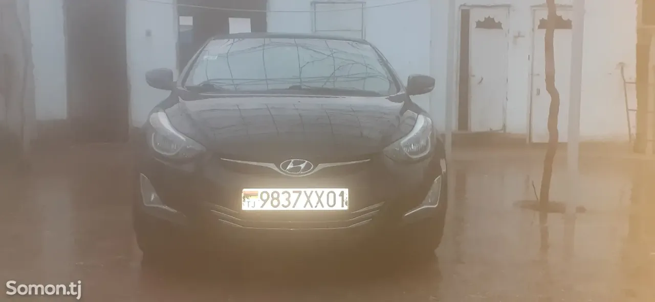Hyundai Elantra 2014 · 1.8 AT