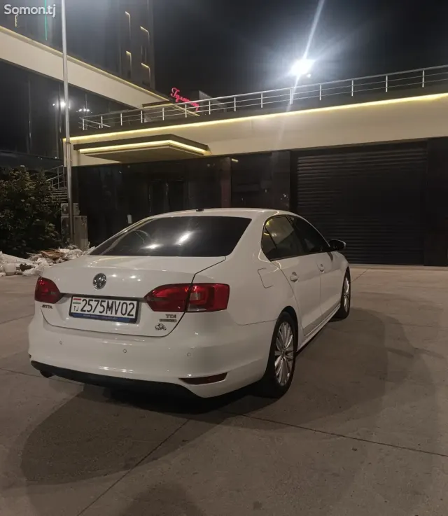 Volkswagen Jetta 2014 · 1.6 AT