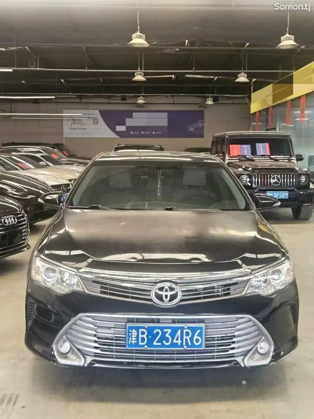 Toyota Camry 2015 · 2.0 AT