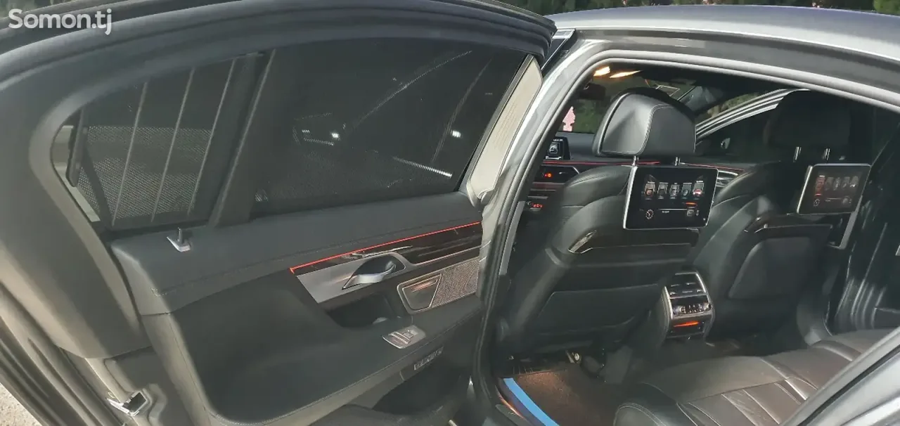 BMW 7 series 2017 · 3.0 CVT